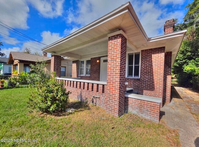 property at 213 W 24th St