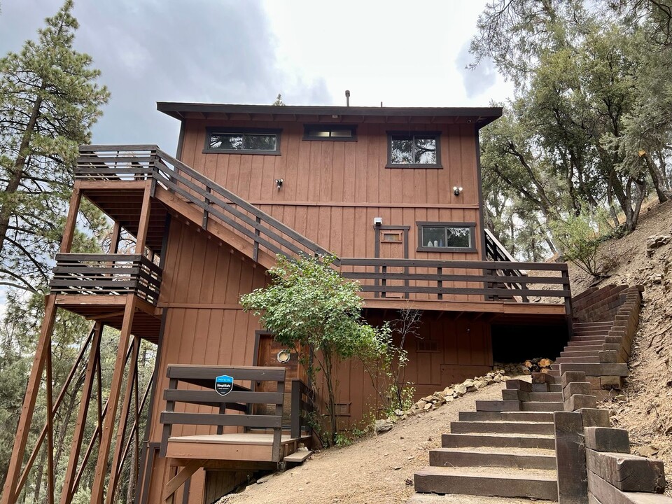 2231 Gimmewald Pl in Pine Mountain Club, CA - Foto de edificio