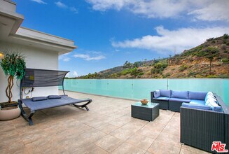 6696 Lakeridge Rd in Los Angeles, CA - Building Photo - Building Photo