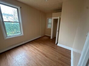 98 Van Nostrand Ave in Jersey City, NJ - Building Photo - Building Photo