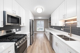 Valley Lo Towers in Glenview, IL - Building Photo