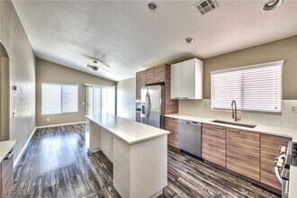 4982 Perrone Ave in Las Vegas, NV - Building Photo - Building Photo