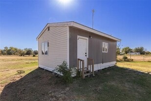 9119 Whiskers Rd in Quinlan, TX - Building Photo