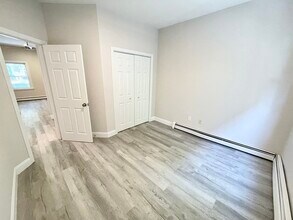 170 Bolton St, Unit 1 in Boston, MA - Building Photo - Building Photo