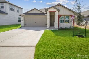 13548 Paxton Blvd in Saint Hedwig, TX - Building Photo