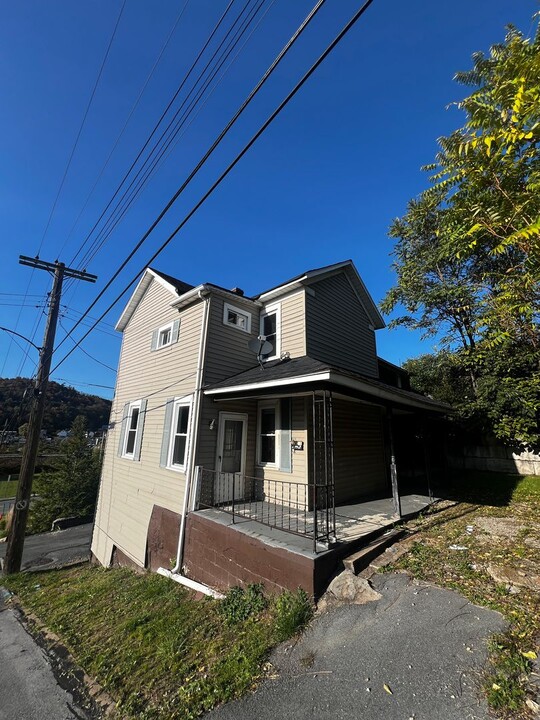 1111 Locust St in Johnstown, PA - Foto de edificio