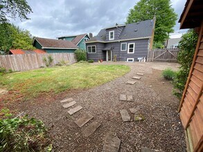 6855 N Campbell Ave in Portland, OR - Building Photo - Building Photo