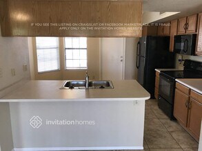 8833 W Windsor Ave in Phoenix, AZ - Foto de edificio - Building Photo