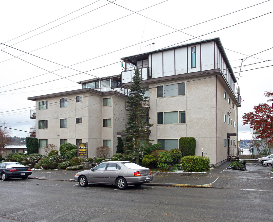 Sunray Apartments in Seattle, WA - Building Photo