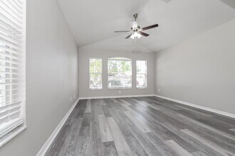 3208 Summer Cruise Dr in Valrico, FL - Building Photo - Building Photo
