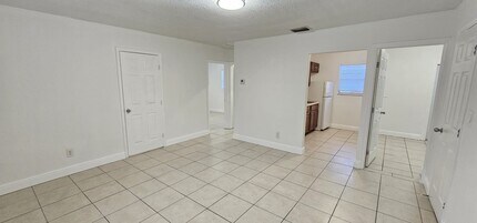 2780 NW 14th St in Fort Lauderdale, FL - Building Photo - Building Photo