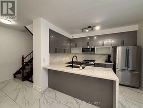 7 Brighton Pl in Vaughan, ON - Building Photo - Building Photo