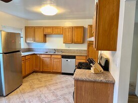 5851 Woodman Ave, Unit 4 in Van Nuys, CA - Building Photo