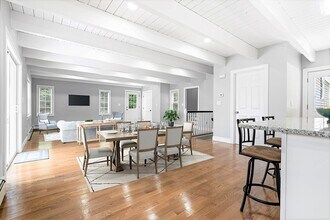 130 Rocklawn Ave in Attleboro, MA - Foto de edificio - Building Photo