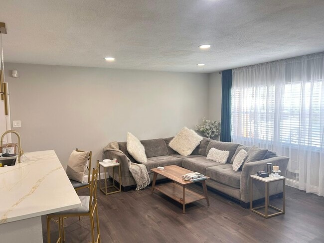 1204 E Lambright St in Tampa, FL - Building Photo - Building Photo