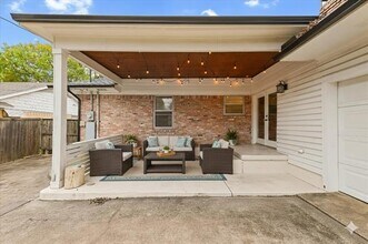 10637 Lakemere Dr in Dallas, TX - Building Photo - Building Photo