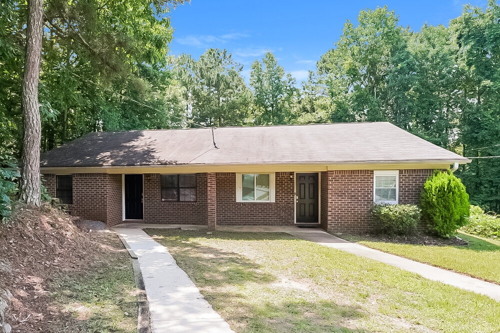 8375 Warren Dr in Douglasville, GA - Building Photo