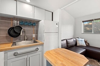 6915 NE 23rd Ave in Portland, OR - Building Photo - Building Photo