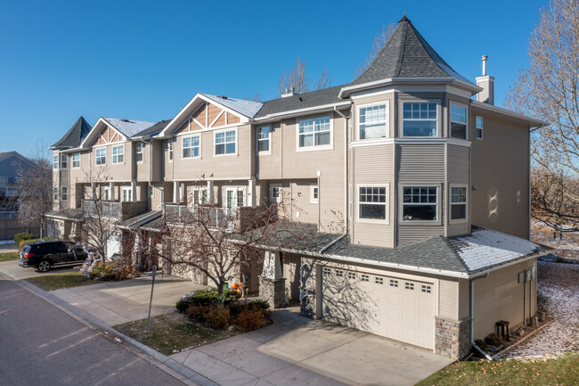 Inglewood Grove in Calgary, AB - Building Photo - Building Photo