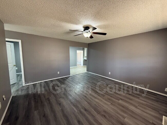 306 E 3rd St in Owasso, OK - Building Photo - Building Photo