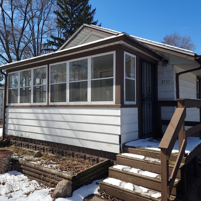 2737 Marshall St in Rockford, IL - Building Photo - Building Photo