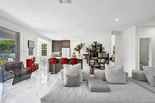 1104 Cedar Falls Dr in Weston, FL - Building Photo - Building Photo