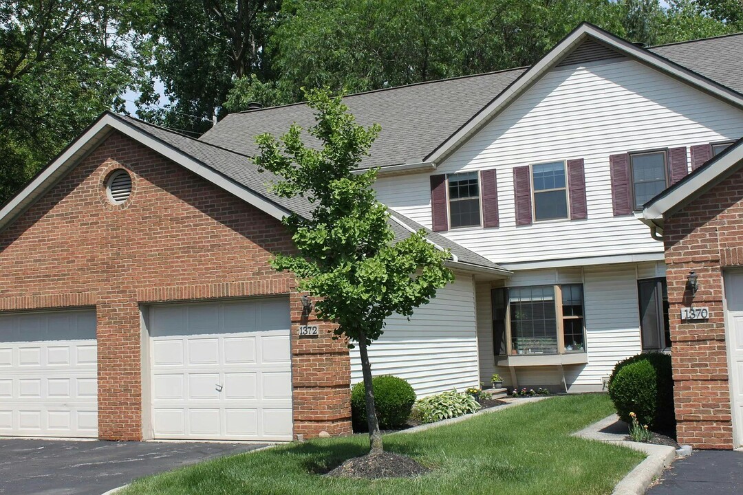 1372 Eastwick Way in Pickerington, OH - Foto de edificio