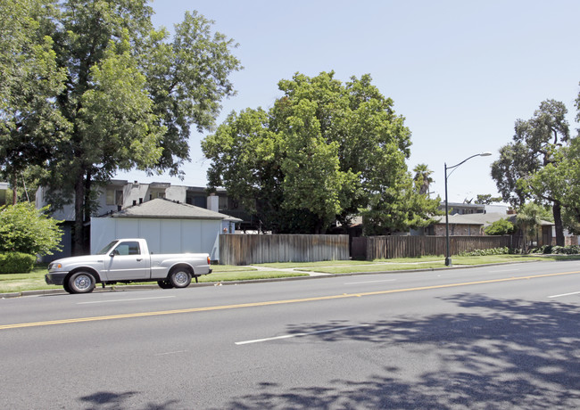 2716 Pacific Ave in Stockton, CA - Building Photo - Building Photo