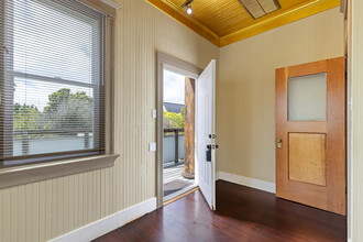 2410 9th St in Berkeley, CA - Building Photo - Interior Photo