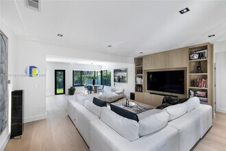 373 NE 104th St in Miami Shores, FL - Building Photo - Building Photo