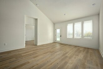 218 E Pine St in Raymore, MO - Building Photo - Building Photo