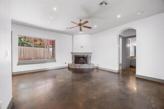 3013 S 5th St, Unit 210 in Austin, TX - Building Photo - Building Photo