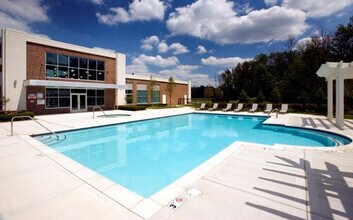 5647 Hampshire Ln in Ypsilanti, MI - Building Photo - Building Photo