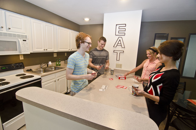 University Terrace Apartments in East Lansing, MI - Building Photo - Building Photo