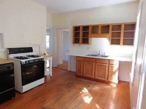 24 Park Ave, Unit 3 in Somerville, MA - Building Photo - Building Photo