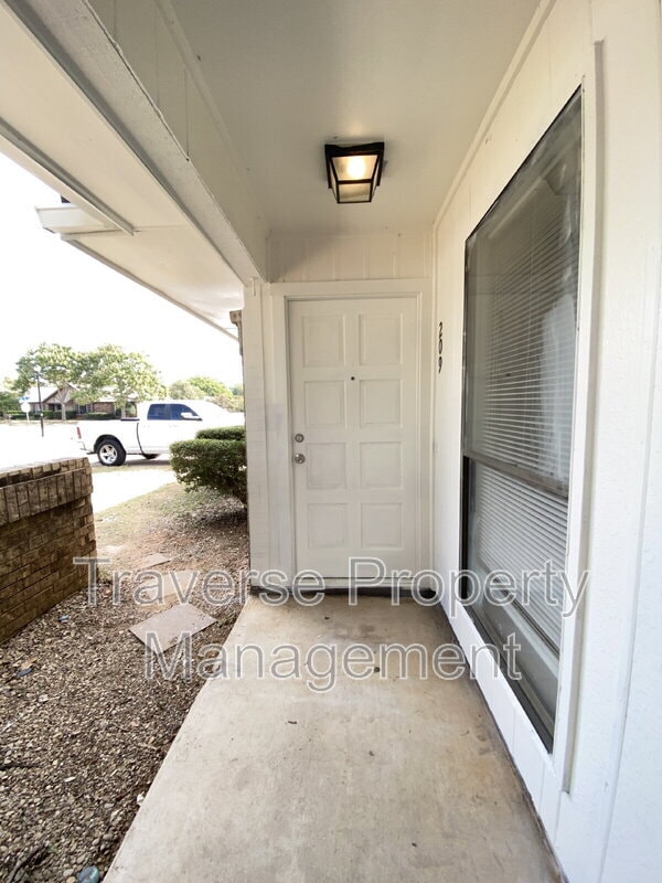 209 Hickory Springs Dr in Euless, TX - Building Photo - Building Photo