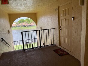 806 Sky Pine Way in Greenacres, FL - Foto de edificio - Building Photo
