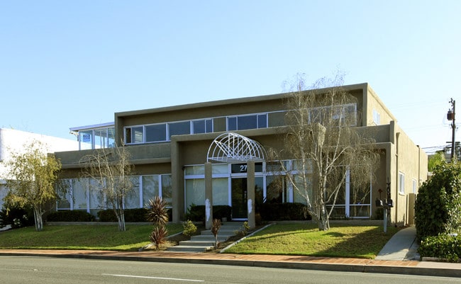 2717 S El Camino Real