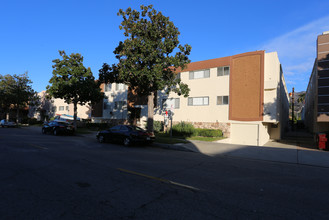 445 W Dryden St in Glendale, CA - Building Photo - Building Photo