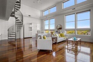 10 Ocean Ave in Revere, MA - Building Photo