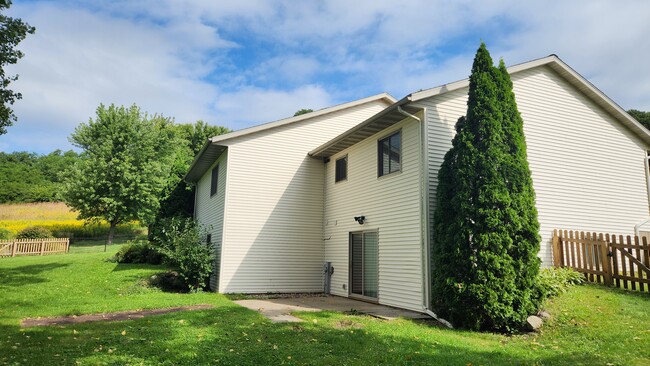 727 Eagle Cir in Lodi, WI - Building Photo - Building Photo