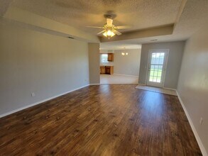 1010 S Liberty Dr in Fayetteville, AR - Foto de edificio - Building Photo