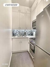 244 E 60th St in New York, NY - Building Photo - Building Photo