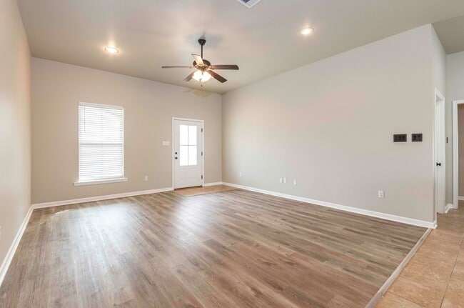 129 Gray Birch Lp in Youngsville, LA - Building Photo - Building Photo