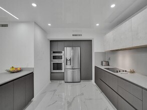 2500 Parkview Dr, Unit 1112 in Hallandale Beach, FL - Foto de edificio - Building Photo