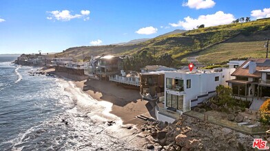 24146 Malibu Rd in Malibu, CA - Building Photo - Building Photo