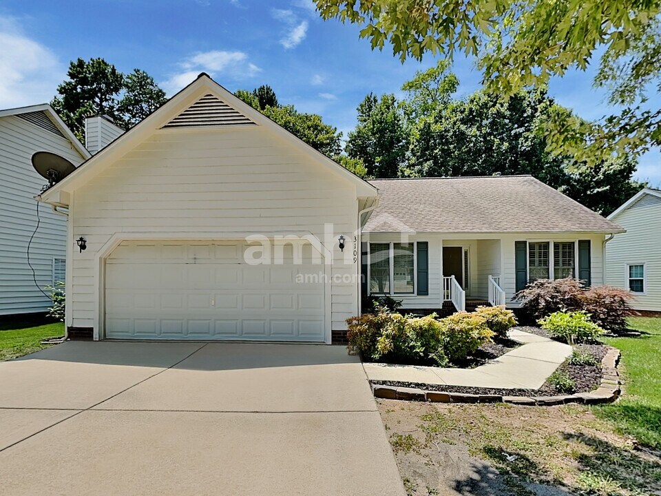 3109 Southampton Dr in Jamestown, NC - Building Photo