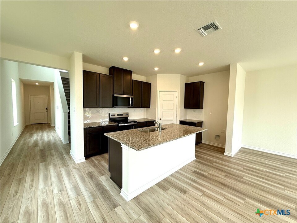 433 Panther Pass in Seguin, TX - Building Photo