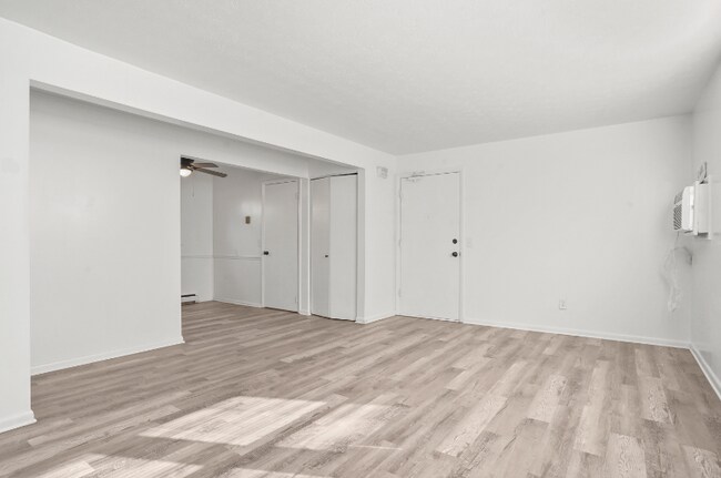 3745 Woodford Ave NW-Unit -Apt 2 in Canton, OH - Building Photo - Building Photo