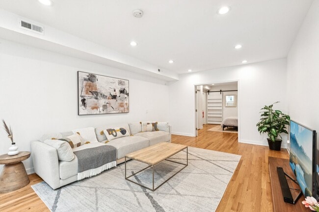 623 W Drummond Pl in Chicago, IL - Building Photo - Building Photo